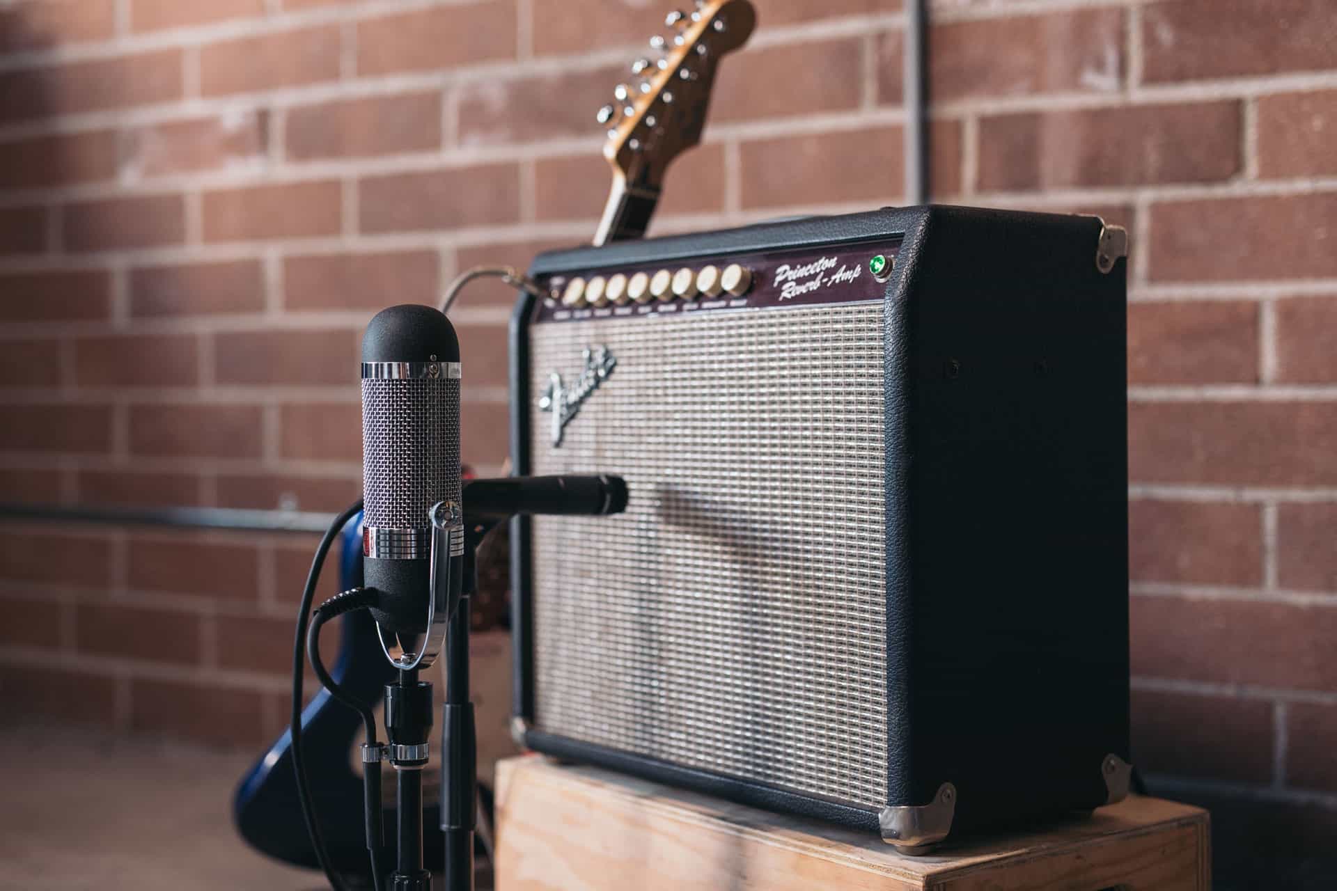 R84 SM57 Electric Guitar Staggered